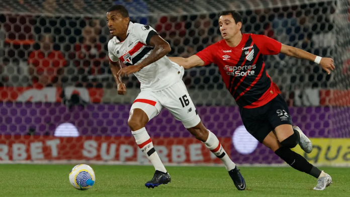 O Morumbi vai ferver! São Paulo e Athletico-PR se enfrentam em um confronto decisivo. Quem vai levar a melhor? Imagem: Rubens Chiri/Saopaulofc.net