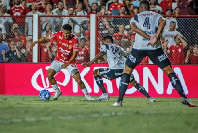 Vila Nova busca a vitória em casa, enquanto a Ponte Preta luta pela sobrevivência na Série B. Quem vai levar a melhor? Imagem: Roberto Correa/Vila Nova FC